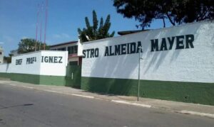 Professora ferida ao impedir ataque em escola de Suzano; agressor se machuca