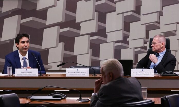 Galípolo diz que sigilo de oito anos para liquidação do Banco Master é regra do BC