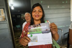 Auxílio Estadual é antecipado em homenagem às mães e beneficia 300 mil famílias no Amazonas