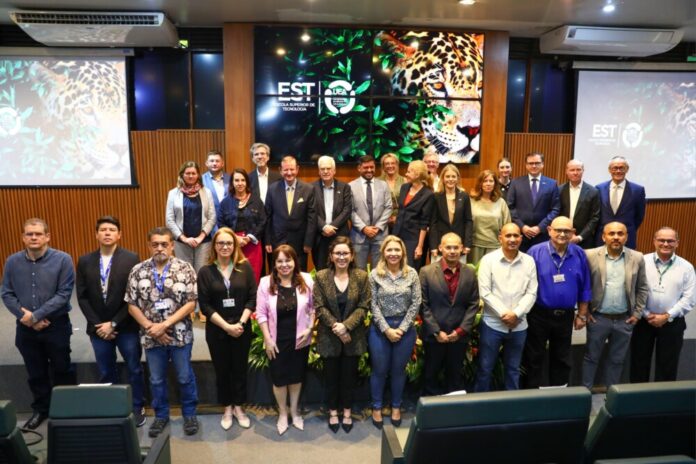 Embaixadores da União Europeia conhecem iniciativas de inovação e sustentabilidade da UEA Embaixadores da União Europeia conhecem iniciativas de inovação e sustentabilidade da UEA
