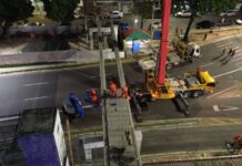 Nova passarela da avenida Torquato Tapajós avança com içamento de vigas