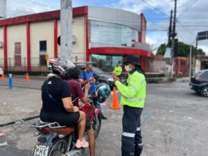 Operação ‘Trânsito Seguro’ apreende 10 motos e registra 95 autuações na zona Leste de Manaus