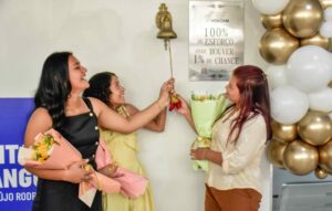 Jovens pacientes celebram cura da leucemia em solenidade emocionante no Hospital do Sangue