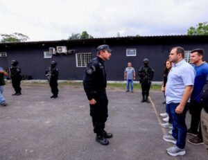 Roberto Cidade inaugura tanque tático da COE e assina criação do Bope no Amazonas