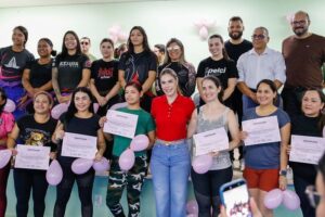 Primeira-dama Thaisa Cidade participa da entrega de certificação para alunas de curso de defesa pessoal