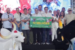 Em Parintins, governador Roberto Cidade anuncia investimentos para o 59º Festival Folclórico e assina convênio para obras de infraestrutura no município