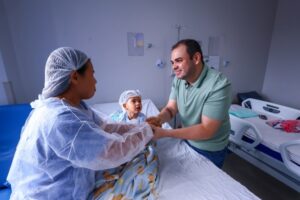 Hospital Delphina Aziz realiza centésimo implante coclear e se consolida como referência no Norte