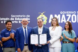 Mais de 399 mil alunos do Amazonas serão beneficiados com kits escolares e fardamentos