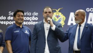 Roberto Cidade anuncia reajuste de 4,14% para servidores da Educação e projeta pagamento do Fundeb