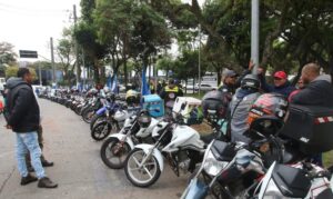 Governo prepara linha de crédito para motociclistas de aplicativos