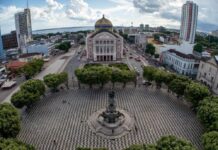 Largo de São Sebastião recebe transmissão da estreia do Brasil na Copa com shows gratuitos