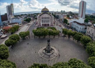 Largo de São Sebastião recebe transmissão da estreia do Brasil na Copa com shows gratuitos