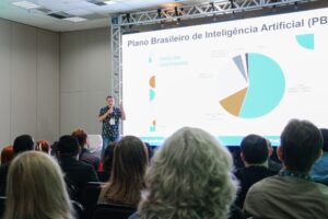 Empresas precisam aprender a usar IA para não perder espaço no mercado, alerta Escola de Tecnologia da UEA