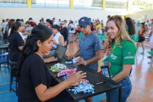 Governo do Amazonas inicia troca de alimentos por pulseiras para a Festa dos Visitantes