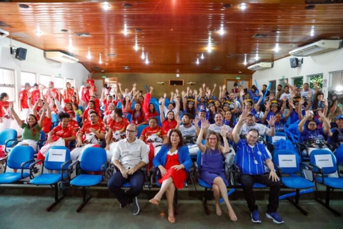 junho azul e vermelho