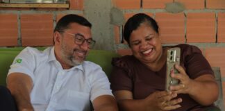 Wilson Lima conheceu Mariza durante uma reunião realizada neste mês na região do Amazonino Mendes 2, no bairro Novo Aleixo