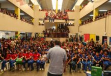 Governador Roberto Cidade entrega kits escolares, alimentação e livros para alunos do Ceti Áurea Pinheiro Braga, na zona oeste de Manaus Governador Roberto Cidade entrega kits escolares, alimentação e livros para alunos do Ceti Áurea Pinheiro Braga, na zona oeste de Manaus