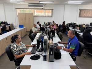 Prefeitura de Manaus publica novo calendário de pagamento com antecipação do salário de servidores e estagiários