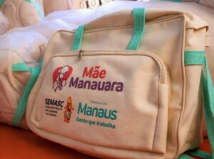 Prefeitura de Manaus entrega kits ‘Mãe Manauara’ a gestantes da zona Leste