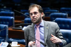 De picles a queijo ricota: emenda de R$ 3,4 mi de Plínio Valério para “modernizar” o Exército revela compras inusitadas