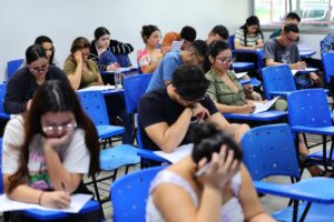 TCE-AM aplica provas do processo seletivo de residência jurídica e contábil com 817 candidatos
