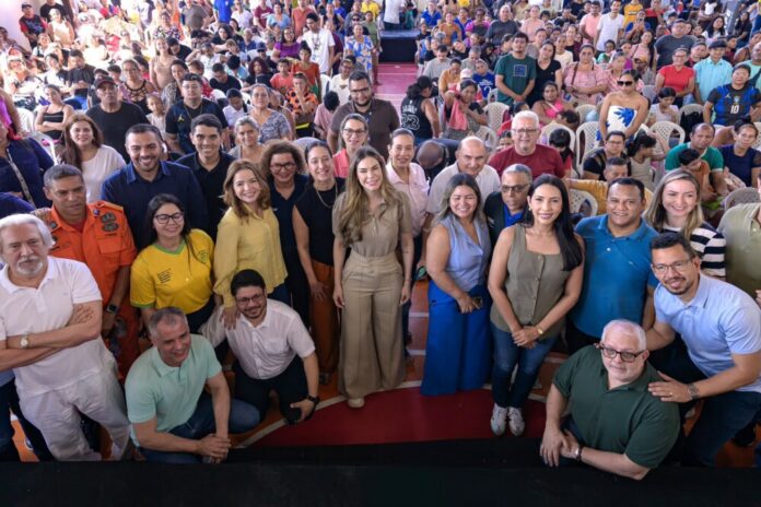 Primeira-dama Thaisa Cidade acompanha edição do Governo Presente na zona Norte de Manaus
