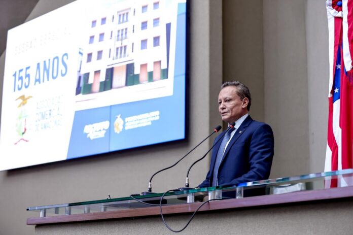 Adjuto Afonso homenageia ACA pelos 155 anos e entrega lei que reconhece a entidade como Patrimônio Cultural