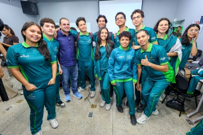 Roberto Cidade reforça aposta em tecnologia e inovação durante visita à Fundação Paulo Feitoza