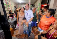Roberto Cidade apresenta propostas para segurança, saúde e assistência social durante encontro no Coroado Roberto Cidade apresenta propostas para segurança, saúde e assistência social durante encontro no Coroado