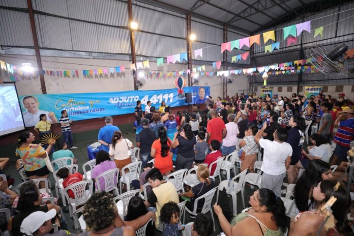 Adjuto Afonso destaca importância dos pequenos negócios em encontro com moradores do Nova Esperança