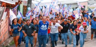 Roberto Cidade destaca propostas para a educação durante caminhada no Santo Agostinho