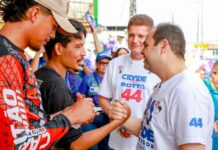 Roberto Cidade dialoga com comerciantes e reforça propostas durante corpo a corpo na zona Leste