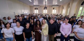 Thaisa Cidade acompanha início de curso inédito de Informática do Cetam para adolescentes com TEA