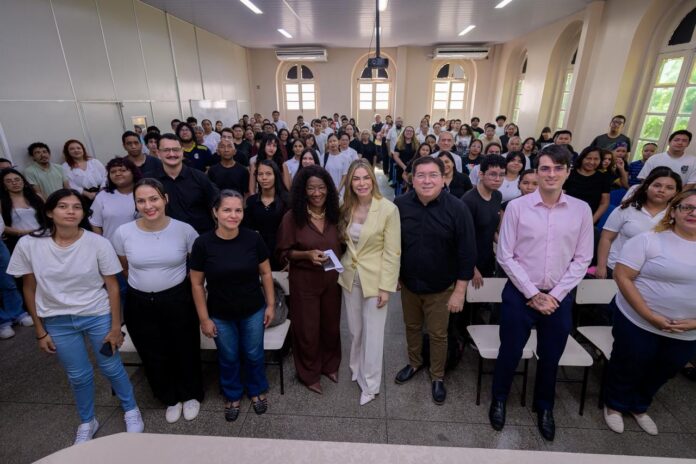 Thaisa Cidade acompanha início de curso inédito de Informática do Cetam para adolescentes com TEA