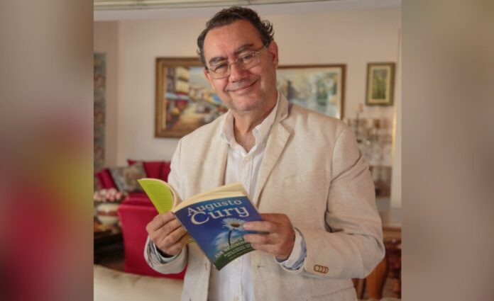 augusto cury Médico Augusto Cury virou febre nas redes sociais e começou a preocupar Lula e Flávio Bolsonaro