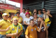 Wilson Lima defende liberdade para trabalhar e empreender durante caminhada na zona norte Wilson Lima defende liberdade para trabalhar e empreender durante caminhada na zona norte