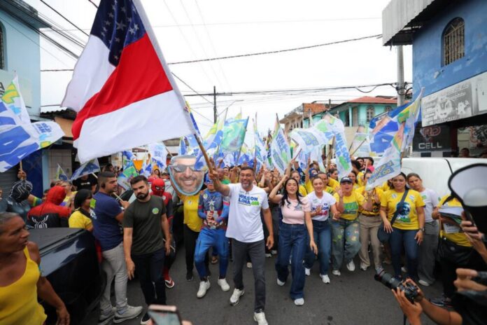 Wilson Lima encerra ciclo de caminhadas pela zona leste de Manaus com ato no Coroado
