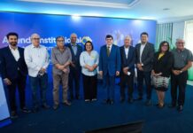 Professora Maria apresenta a entidades empresariais propostas para comércio e serviços no Amazonas