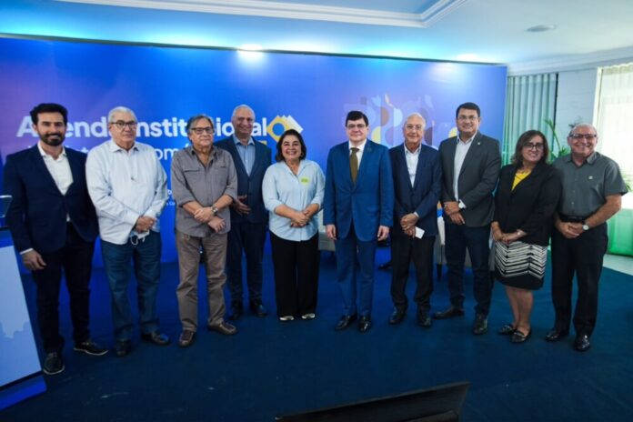 Professora Maria apresenta a entidades empresariais propostas para comércio e serviços no Amazonas