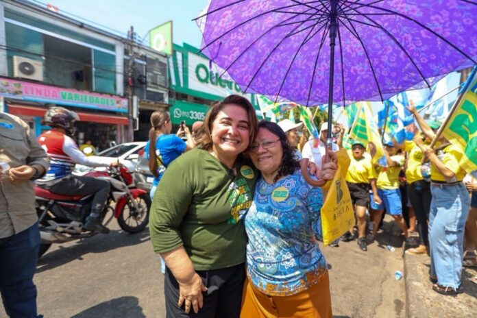 Maria professora Maria do Carmo leva propostas de governo a moradores do bairro Betânia