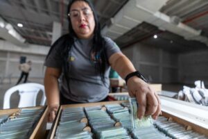 Manaus realiza mutirão para entrega de 62,4 mil Carteiras de Identidade Nacional