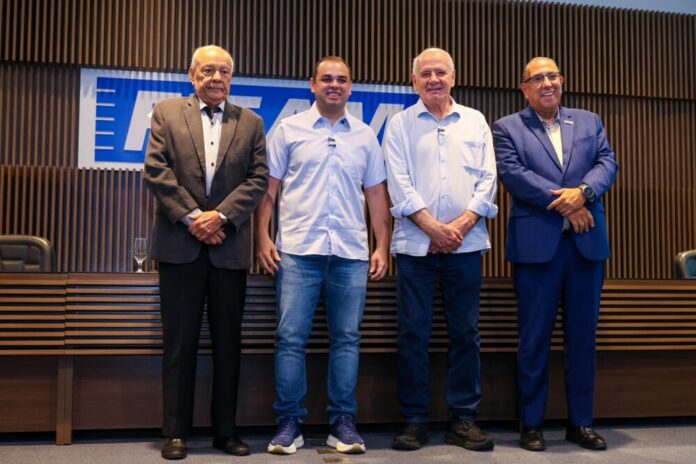 Roberto Cidade defende diálogo com indústria e novas matrizes econômicas para gerar emprego e renda no Amazonas
