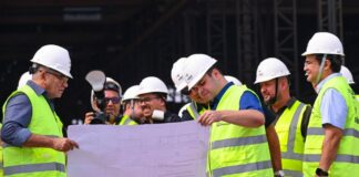 Roberto Cidade inspeciona construção de terminais flutuantes para comunidades do interior do Amazonas