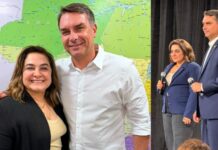 ’Nossa única candidata’: Flávio Bolsonaro grava vídeo para Professora Maria e convida militantes de direita para ato em Manaus Flávio Bolsonaro grava vídeo para Professora Maria e convida militantes de direita para ato em Manaus