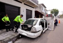 ‘Operação Sucata’ remove três veículos abandonados na zona Norte de Manaus