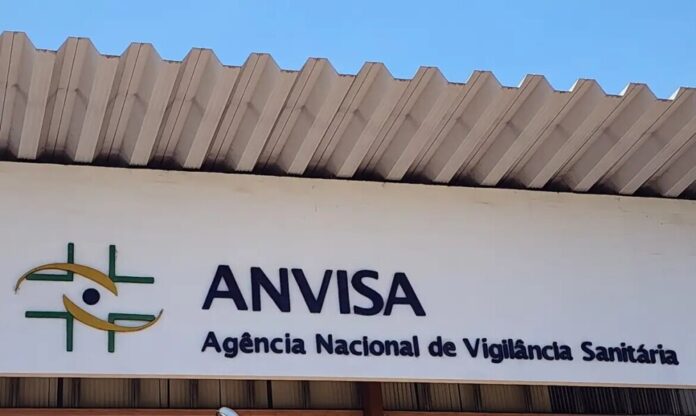 Perigo à saúde: Anvisa proíbe lote completo de suplementos alimentares sem fábrica comprovada © Rafa Neddermeyer/Agência Brasil